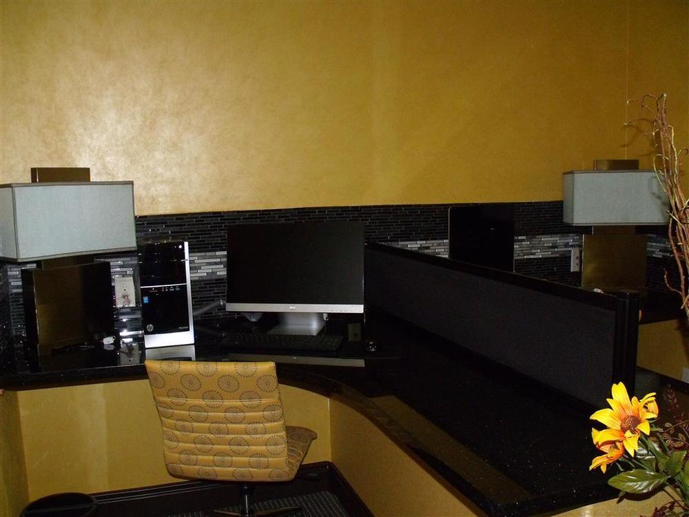 Best Western Plus Emerald Inn & Suites Garden City Facilități foto